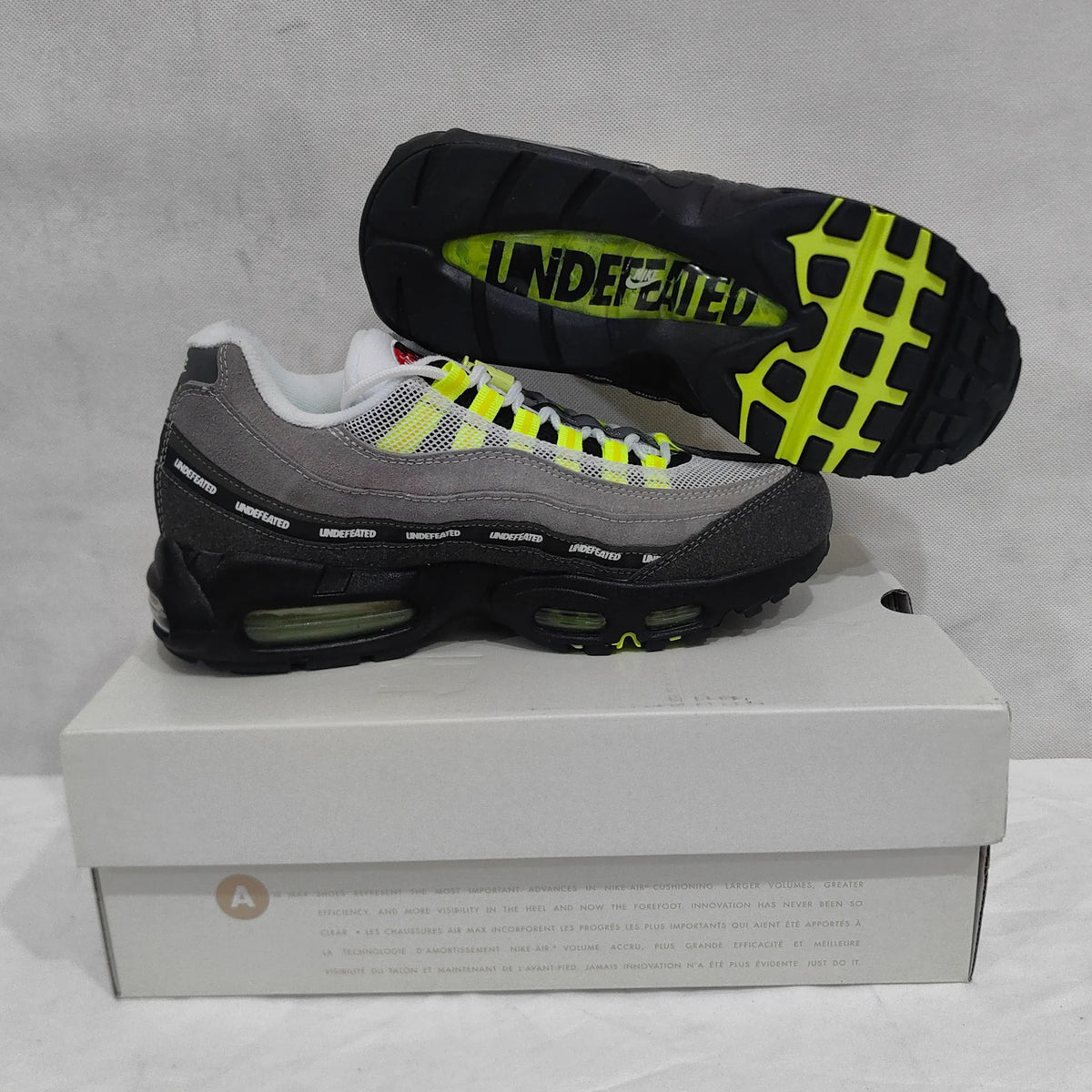 Undefeated x AM 95 Geo NYC Neon Shoes Sneakers – nk0004982