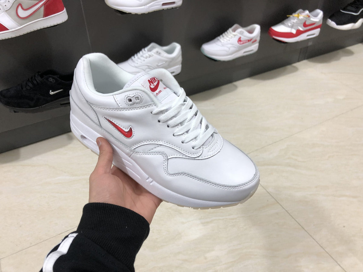 AM 1 Jewel Rare Ruby Shoes Sneakers – nk0000515