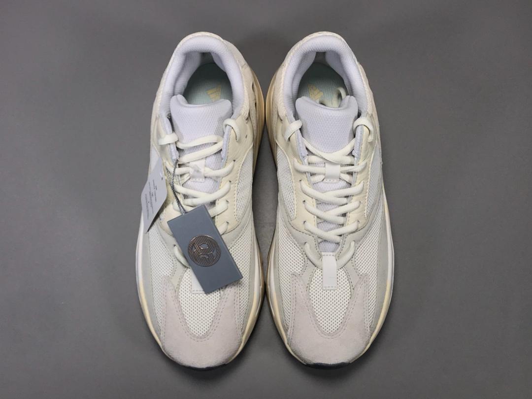 YzY Boost 700 Analog Shoes Sneakers – ad0000030
