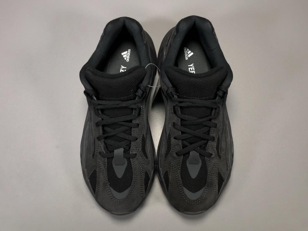 YzY Boost 700 V2 Vanta Shoes Sneakers – ad0000039