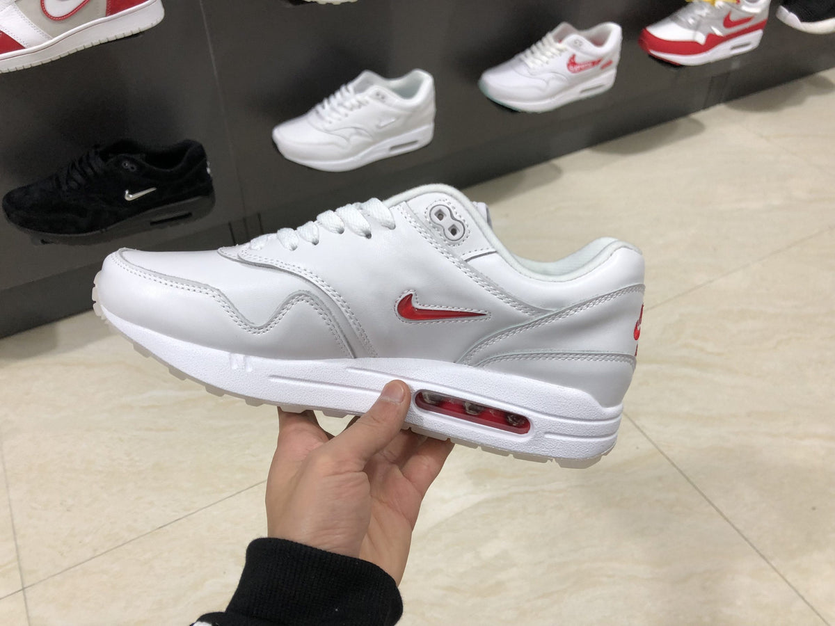 AM 1 Jewel Rare Ruby Shoes Sneakers – nk0000515