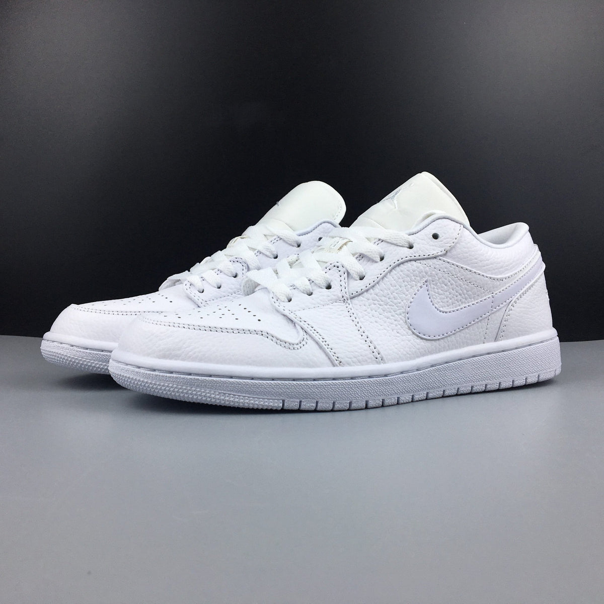 AJ 1 Low Triple White (2019) Shoes Sneakers – nk0000265