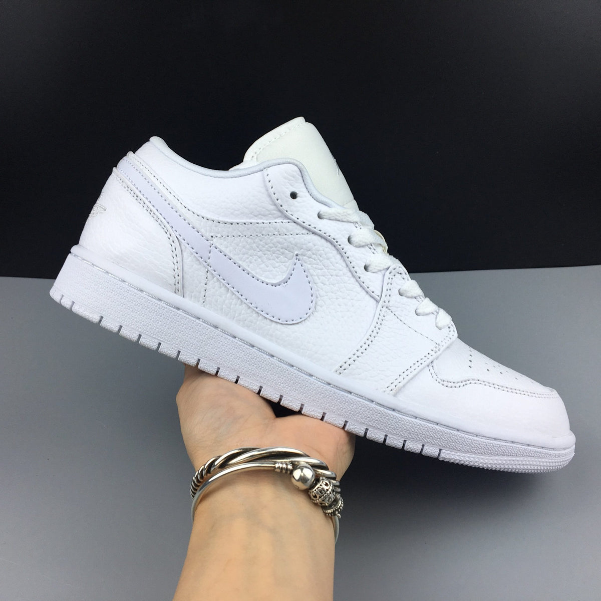 AJ 1 Low Triple White (2019) Shoes Sneakers – nk0000265