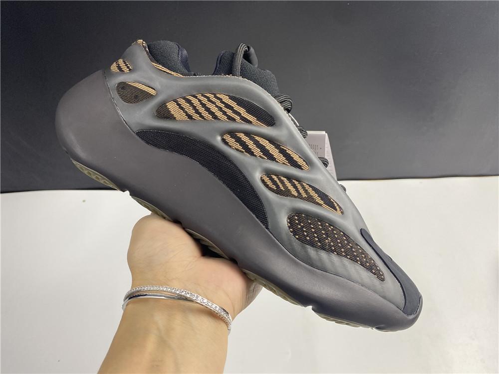 YzY 700 V3 Clay Brown Shoes Sneakers – ad0000323