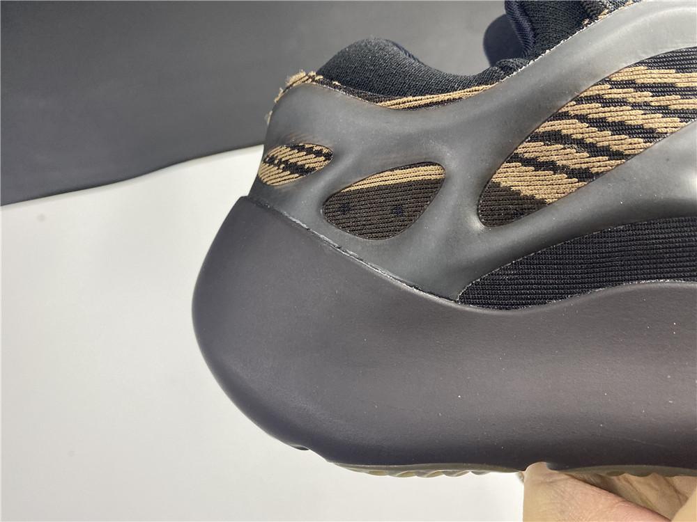 YzY 700 V3 Clay Brown Shoes Sneakers – ad0000323