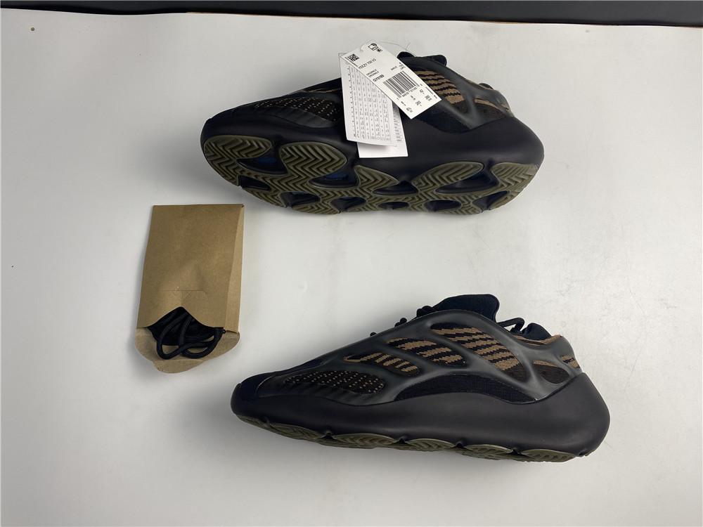 YzY 700 V3 Clay Brown Shoes Sneakers – ad0000323