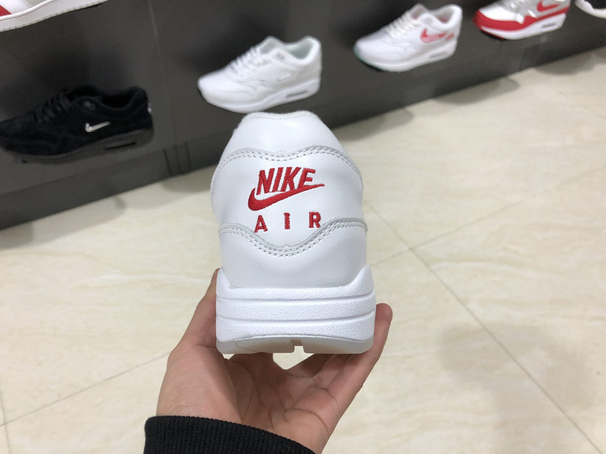 AM 1 Jewel Rare Ruby Shoes Sneakers – nk0000515