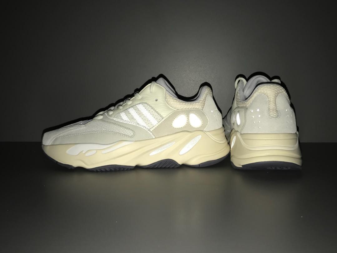 YzY Boost 700 Analog Shoes Sneakers – ad0000030