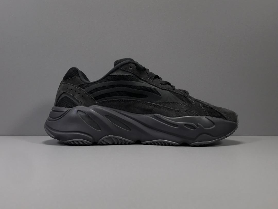 YzY Boost 700 V2 Vanta Shoes Sneakers – ad0000039