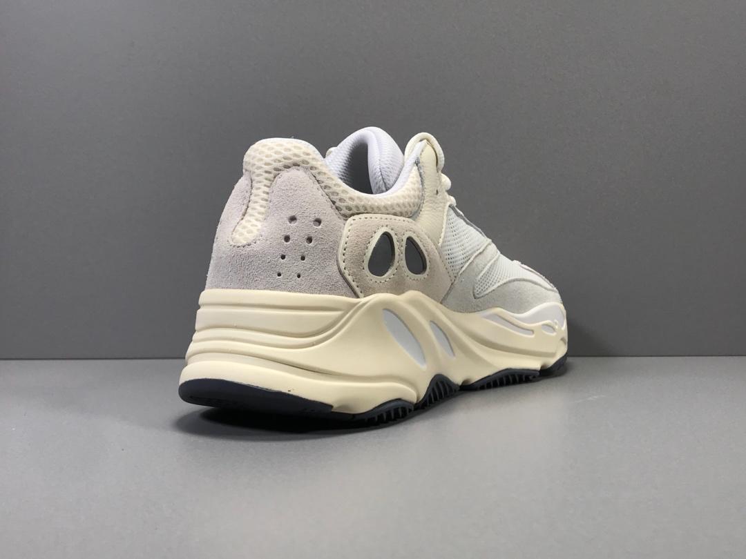 YzY Boost 700 Analog Shoes Sneakers – ad0000030