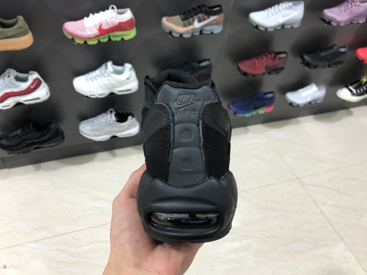 AM 95 Triple Black Shoes Sneakers – nk0000507