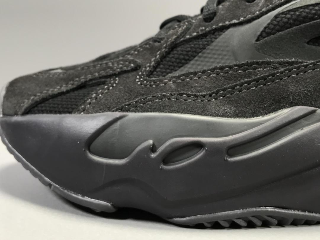 YzY Boost 700 V2 Vanta Shoes Sneakers – ad0000039