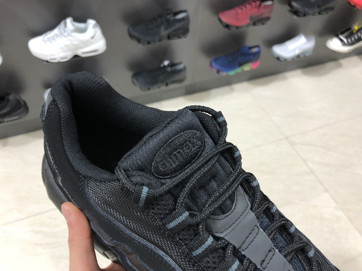 AM 95 Triple Black Shoes Sneakers – nk0000507