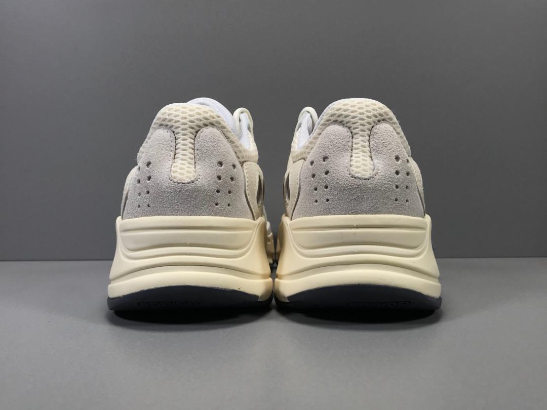 YzY Boost 700 Analog Shoes Sneakers – ad0000030