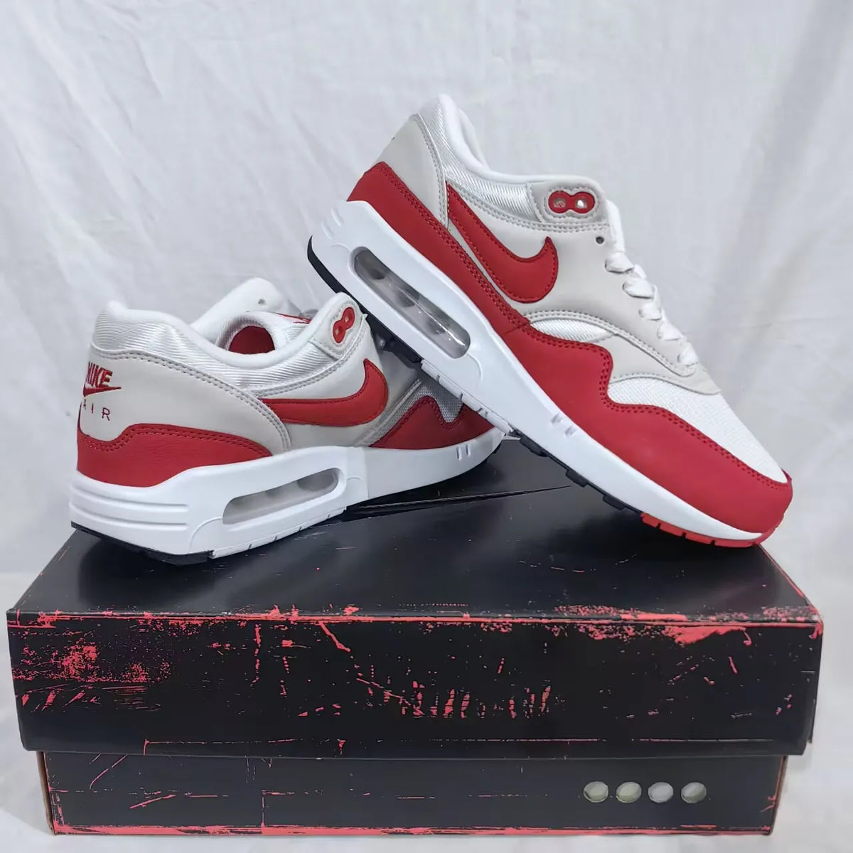 AM 1 Anniversary Red Shoes Sneakers – nk0000511