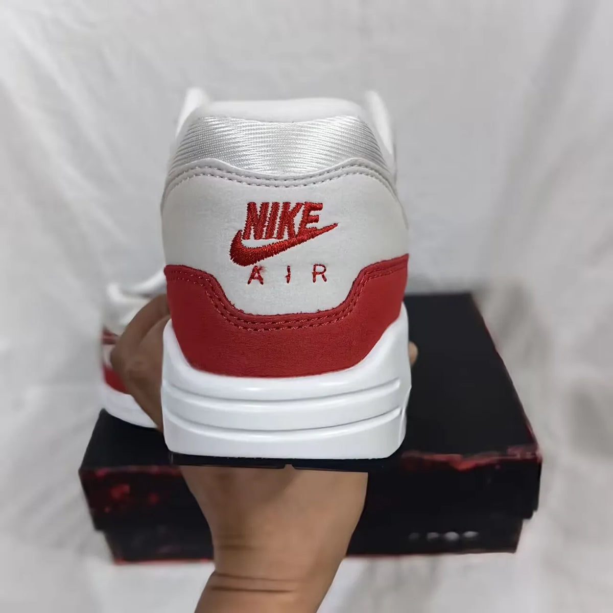 AM 1 Anniversary Red Shoes Sneakers – nk0000511
