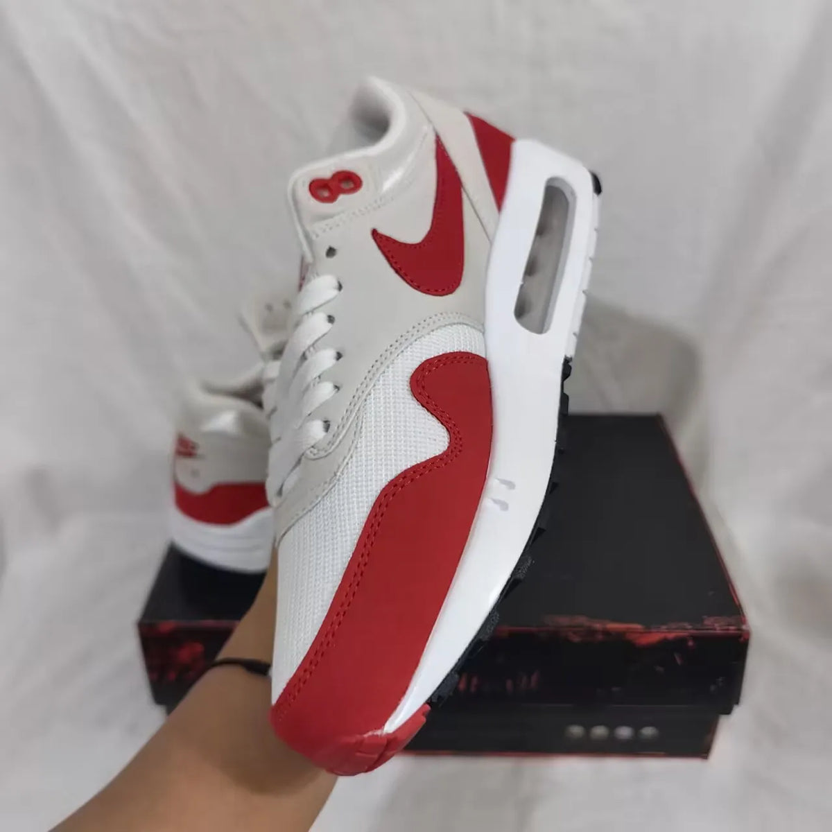 AM 1 Anniversary Red Shoes Sneakers – nk0000511