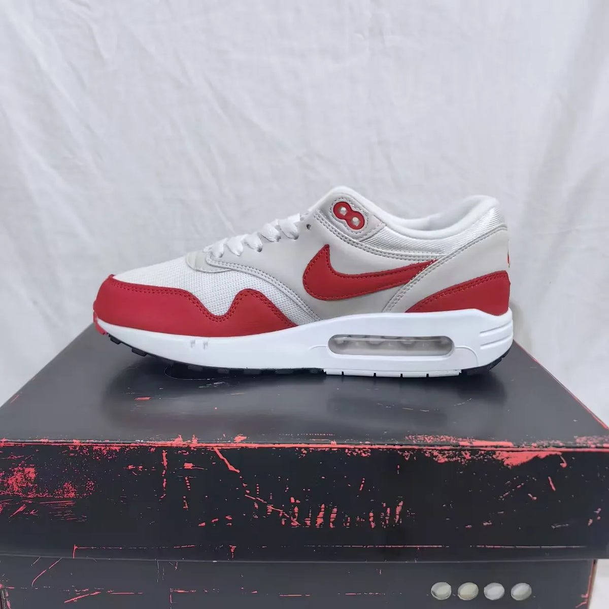 AM 1 Anniversary Red Shoes Sneakers – nk0000511