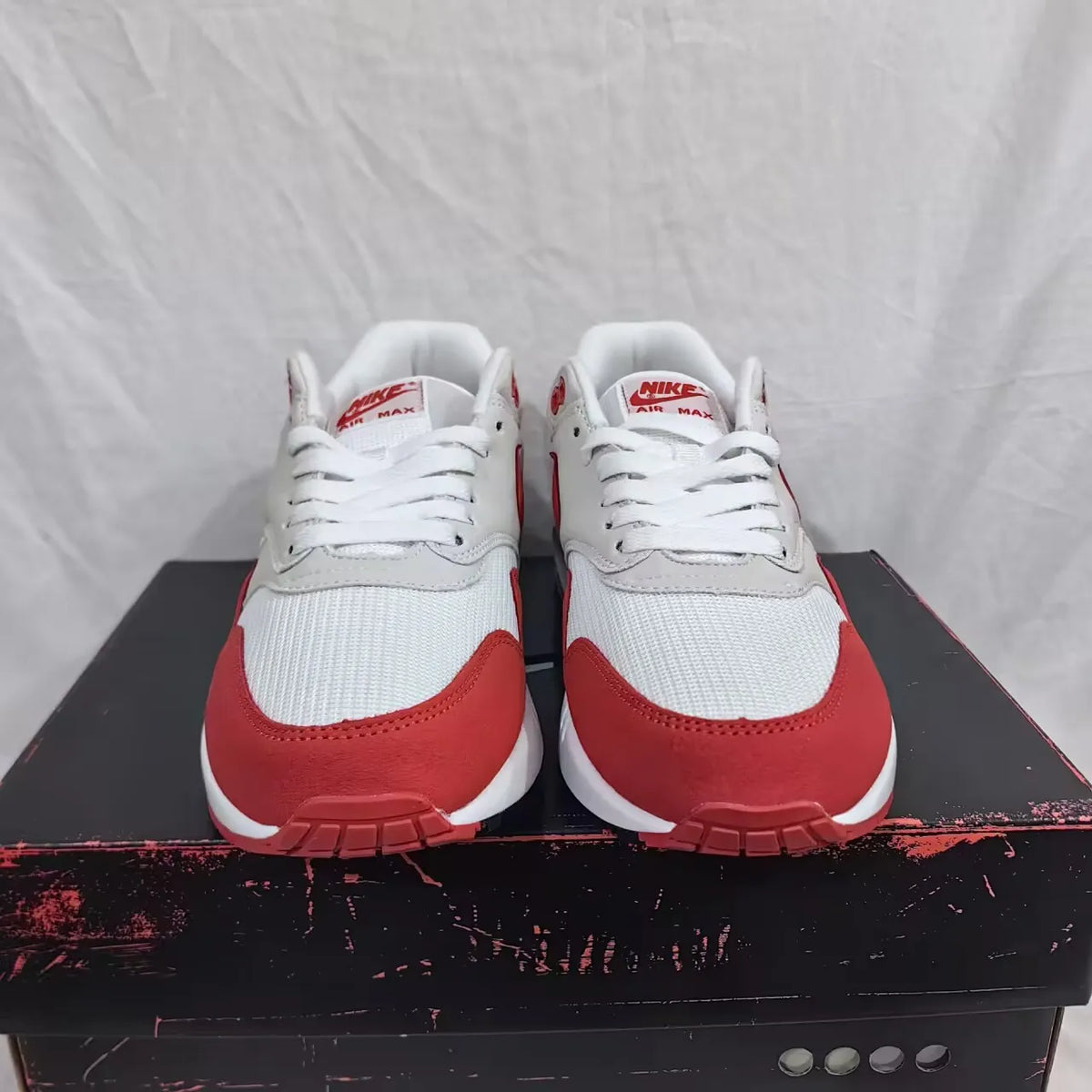 AM 1 Anniversary Red Shoes Sneakers – nk0000511