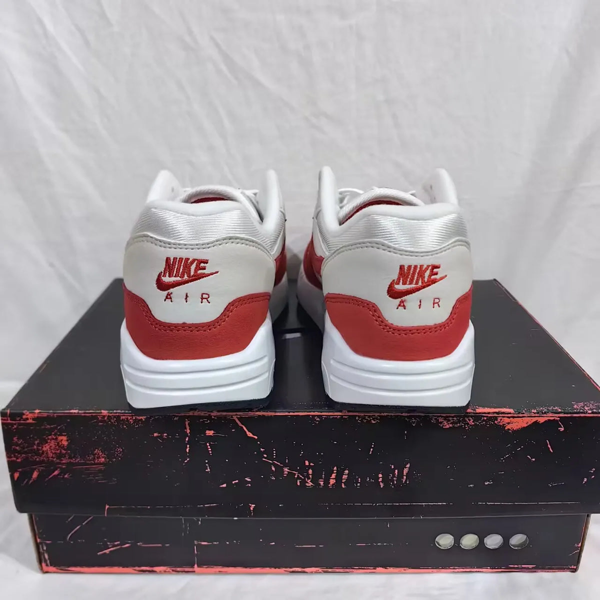 AM 1 Anniversary Red Shoes Sneakers – nk0000511