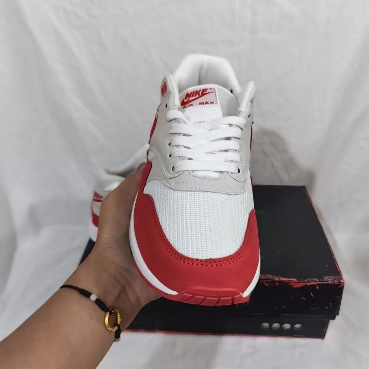 AM 1 Anniversary Red Shoes Sneakers – nk0000511