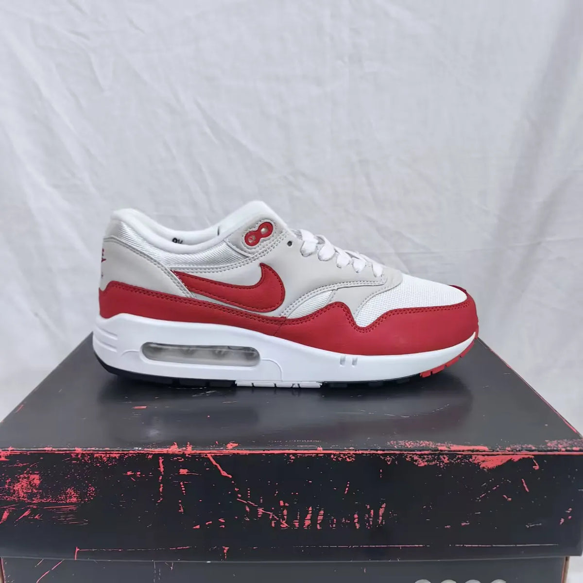 AM 1 Anniversary Red Shoes Sneakers – nk0000511
