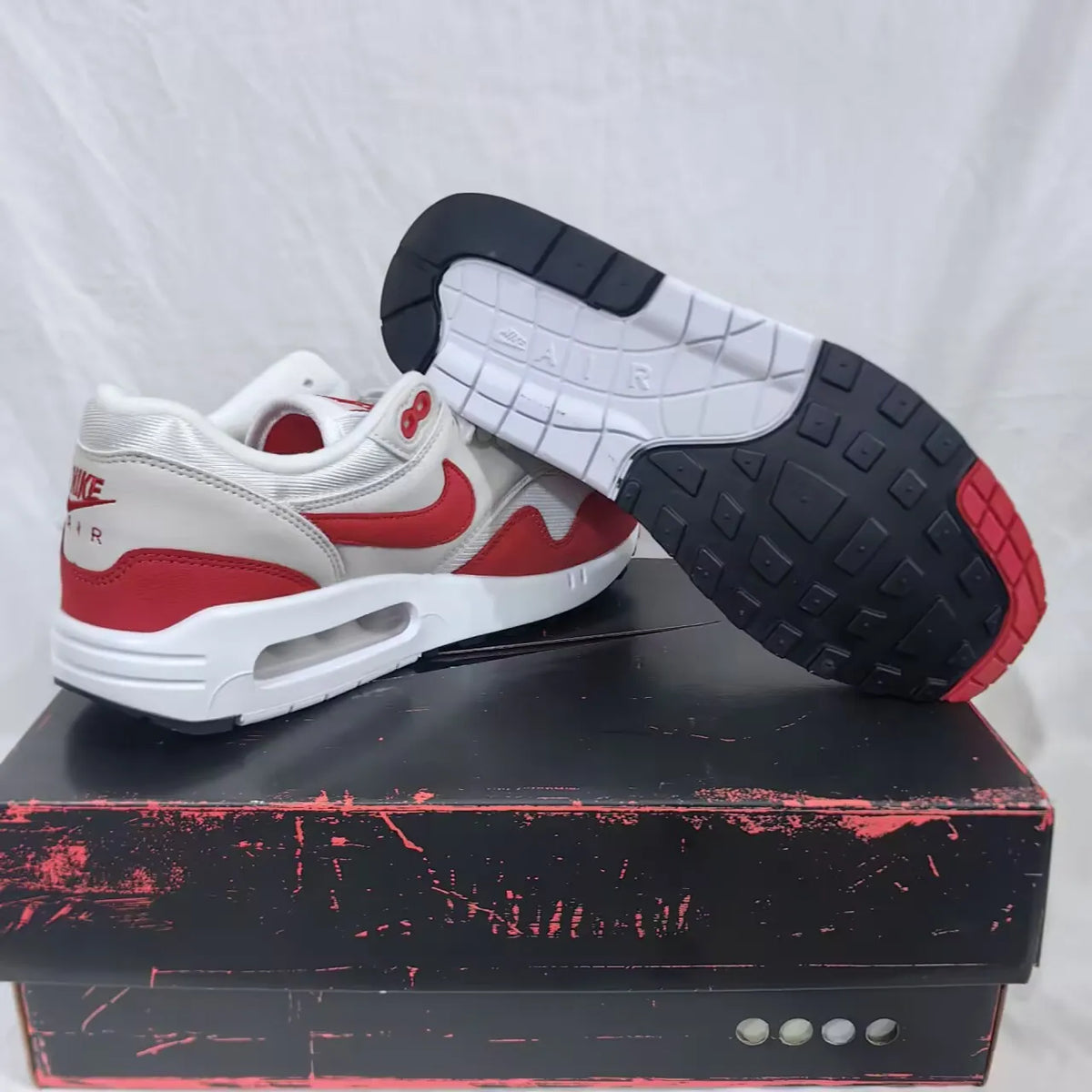 AM 1 Anniversary Red Shoes Sneakers – nk0000511