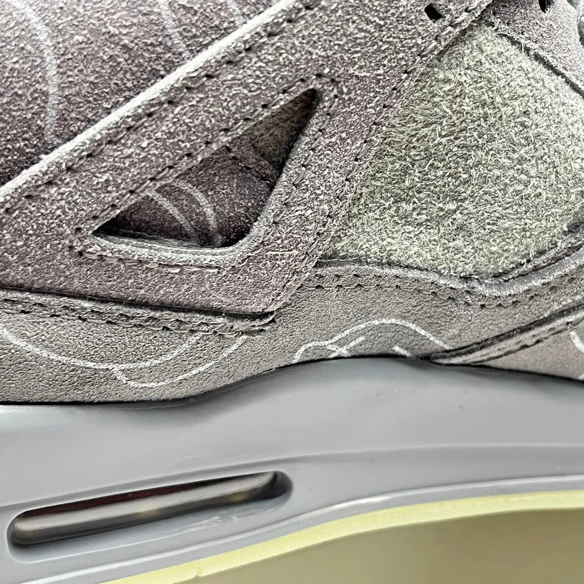 KAWS x AJ 4 Cool Grey Shoes Sneakers – nk0003104