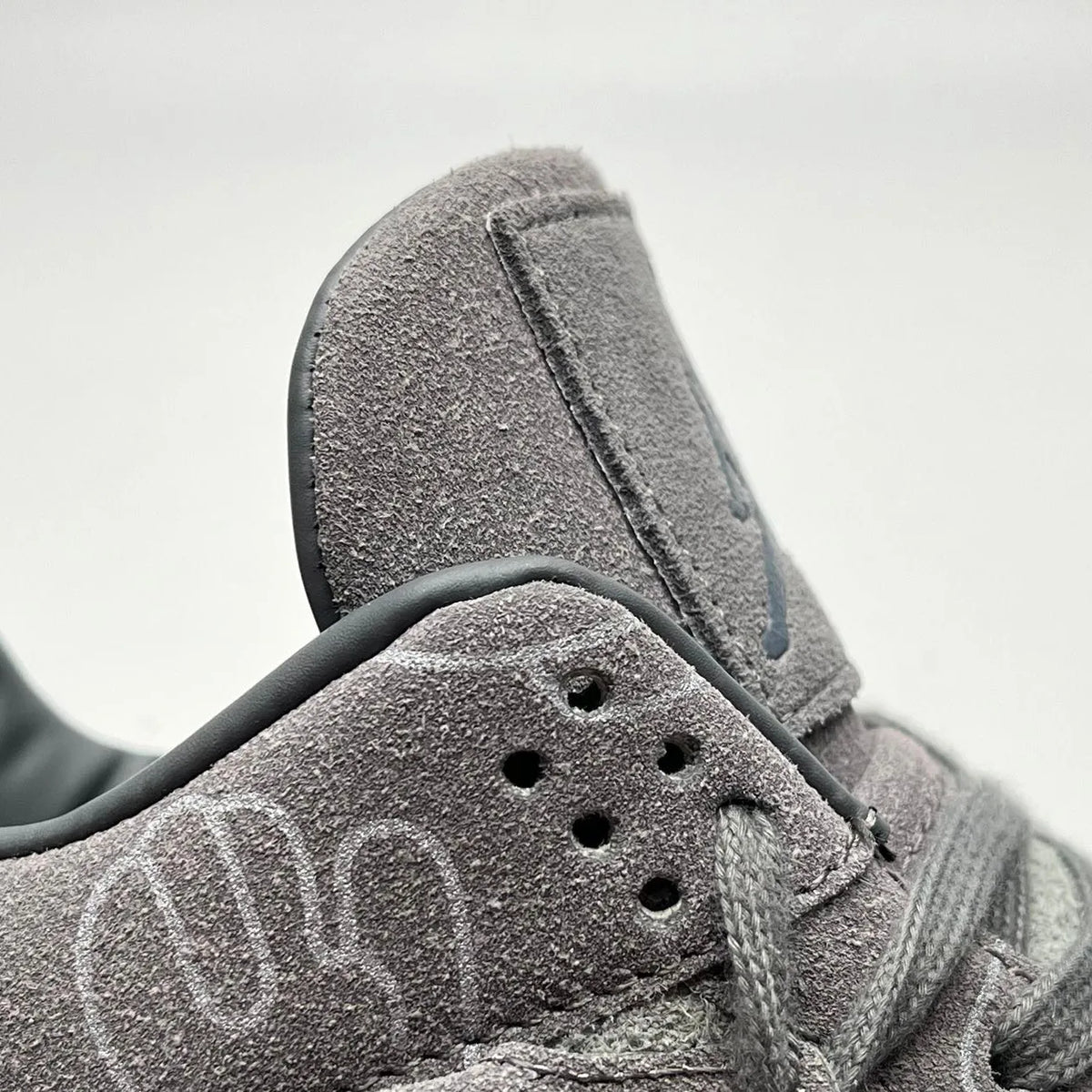 KAWS x AJ 4 Cool Grey Shoes Sneakers – nk0003104