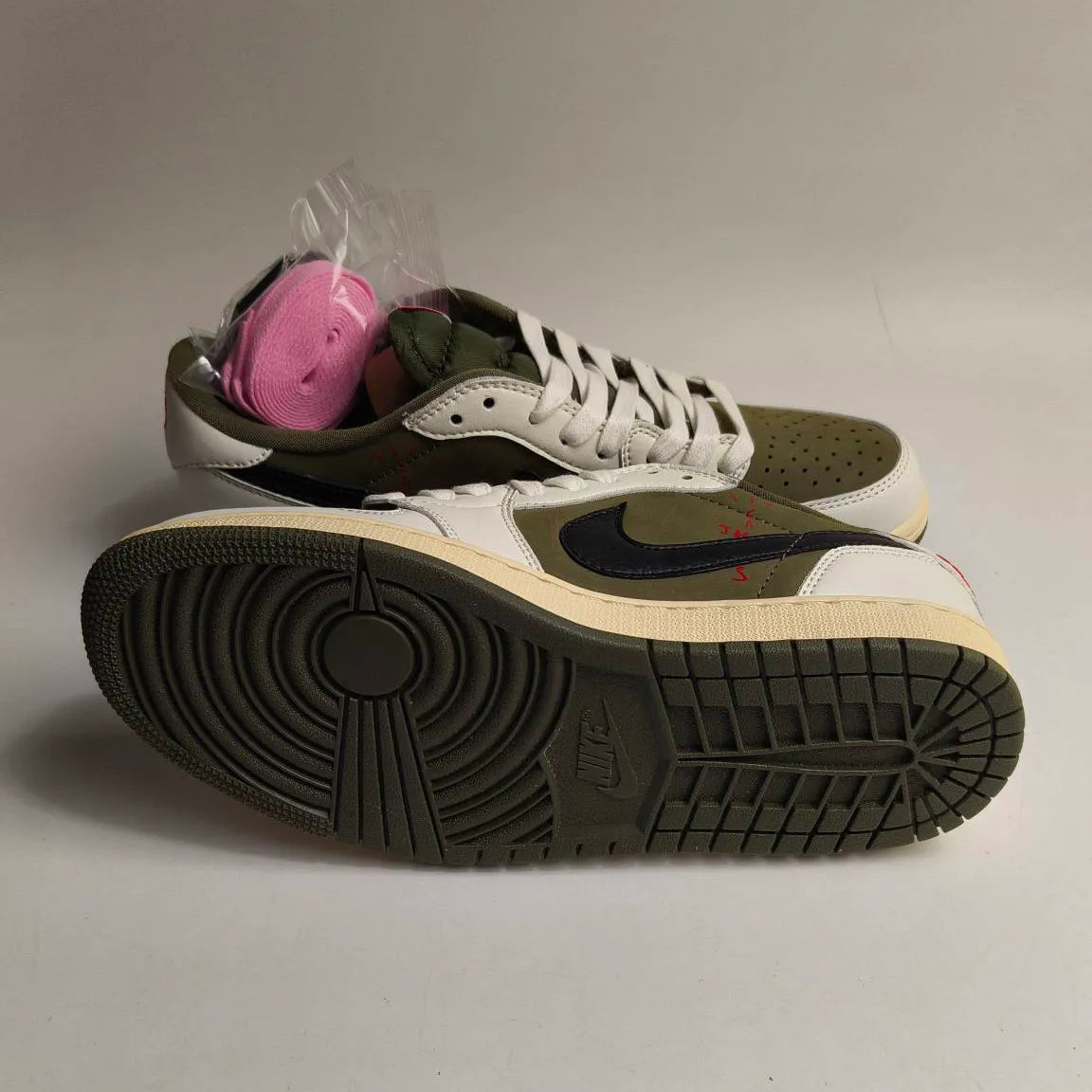 Travis Scott x AJ 1 Low Medium Olive Shoes Sneakers – nk0003913