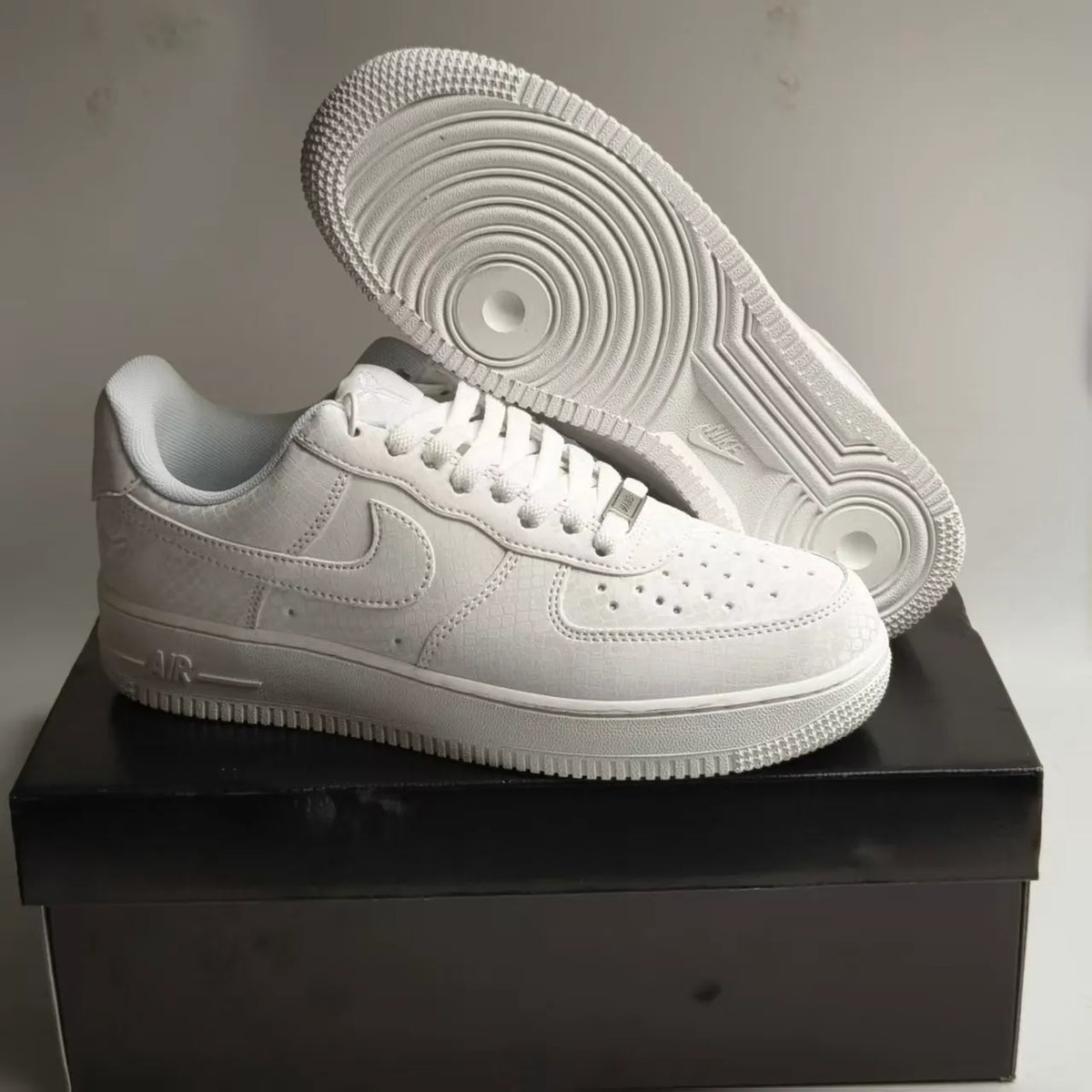Kobe Bryant x AF 1 Low Triple White Shoes Sneakers – nk0004496