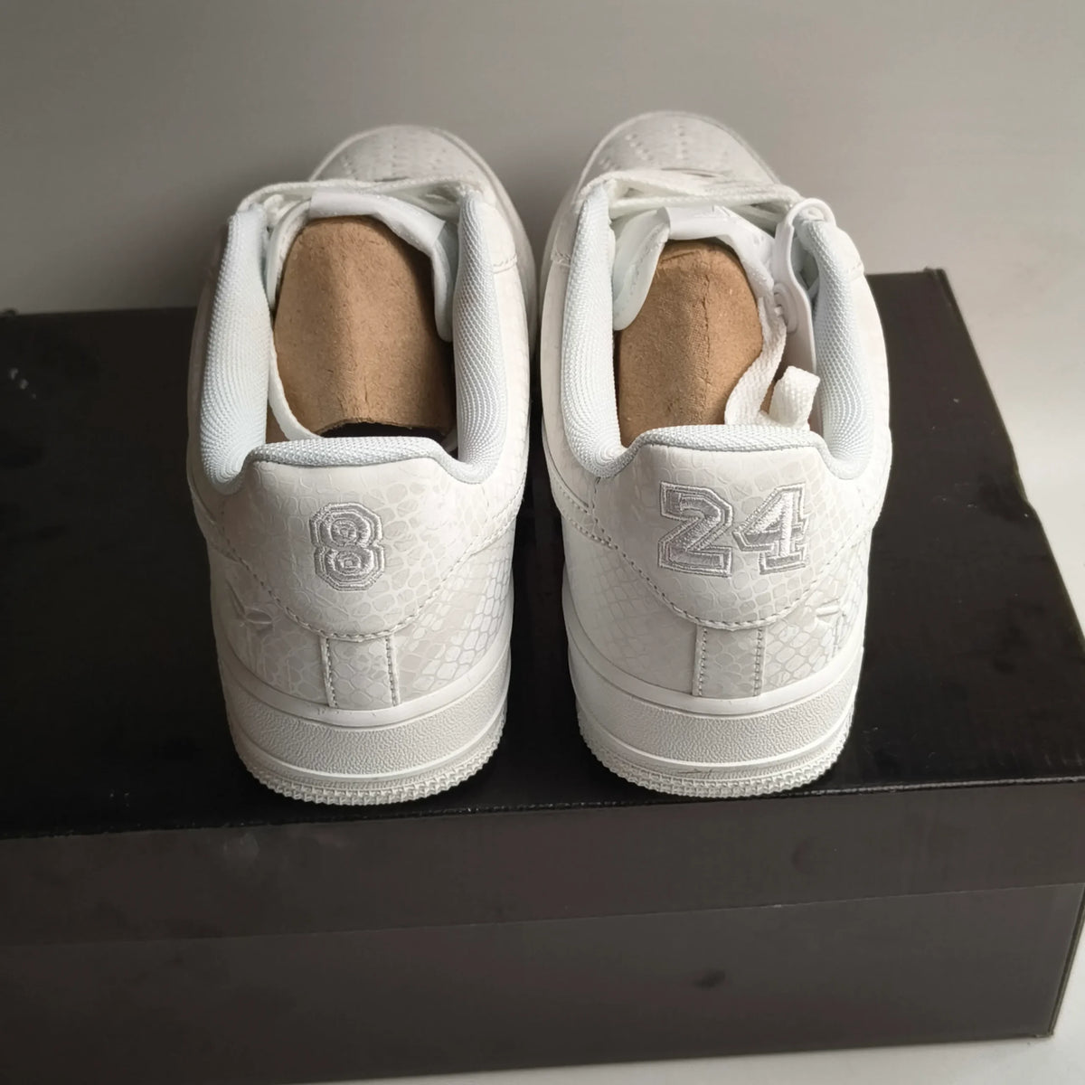 Kobe Bryant x AF 1 Low Triple White Shoes Sneakers – nk0004496