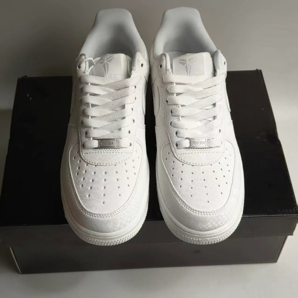 Kobe Bryant x AF 1 Low Triple White Shoes Sneakers – nk0004496