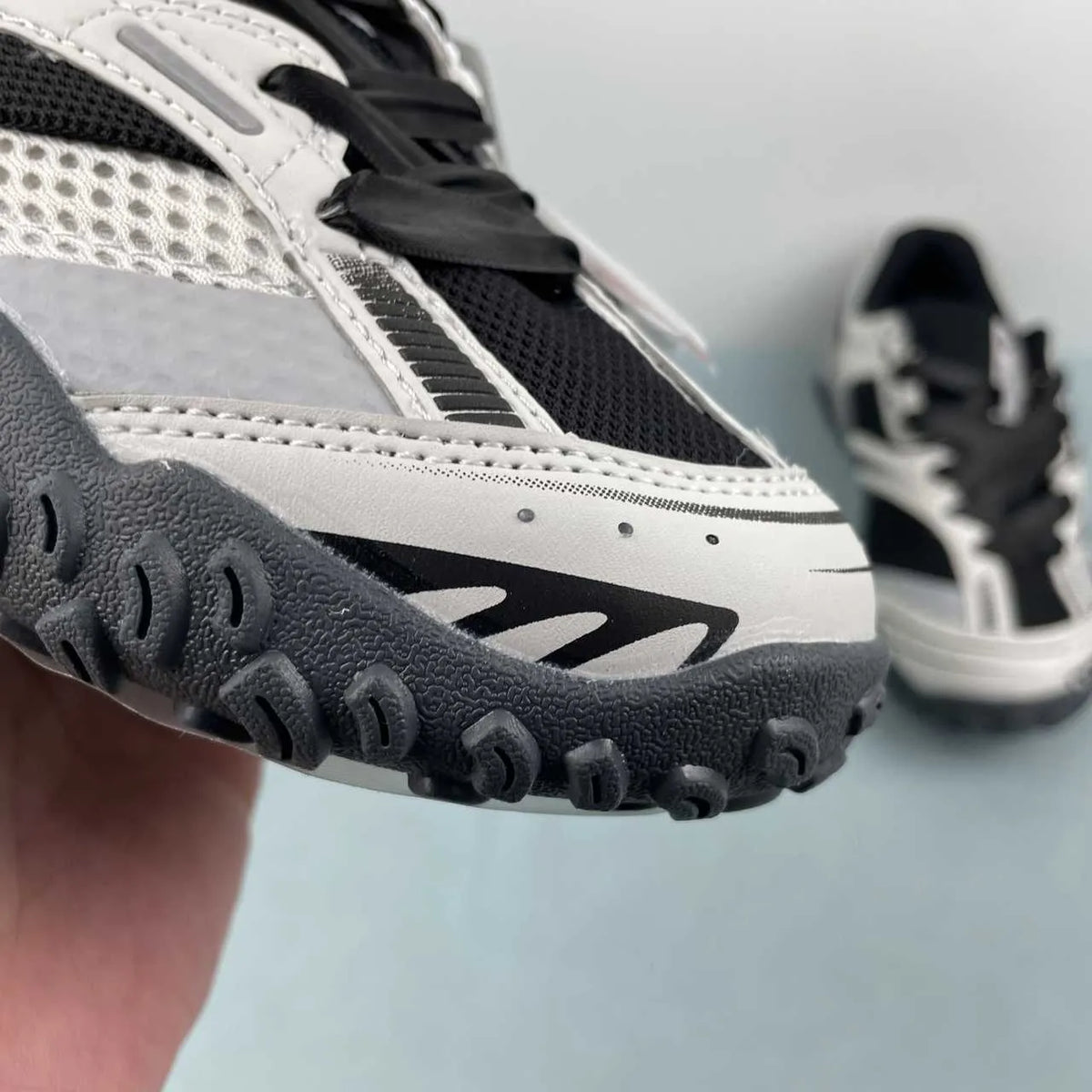 FL Unisex Echappe MS V2 Shoes Sneakers – nk0005393