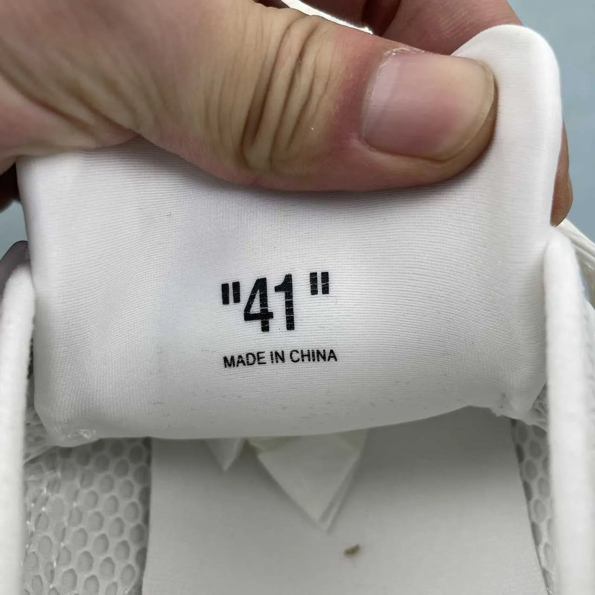 OW “Be Right Back” Open Shoes Sneakers – nk0005407